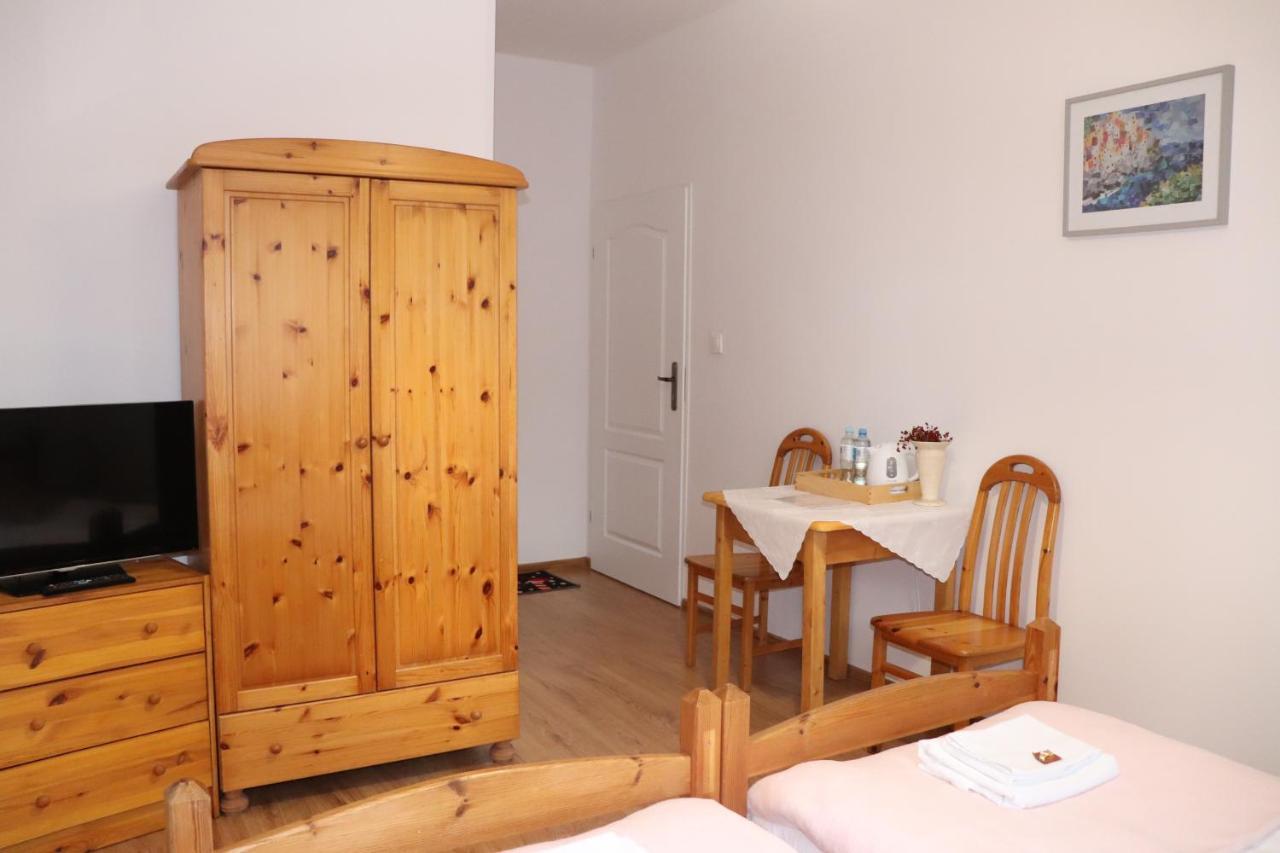 Dworek Pod Swierkami Jelenia Góra Exterior foto